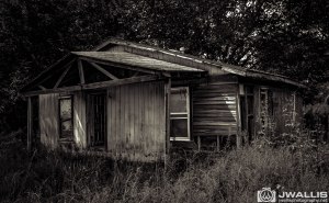 Picher wooden house bw